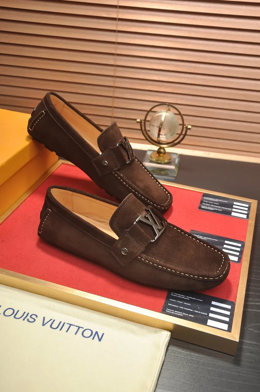 Men's men's shoes 💰420💶 [LV Doudou shoes] (water-dyed cowhide lining) new model is on the market, available on the official website. The new Doudou shoes are processed into single-color materials, and the uppers are made of imported cowhide material. The body of the shoe is fully hemmed with mark thread, and is lined with imported original cowhide leather. The elegant shoe shape is super suitable for all-matching, and the size is 38-44.